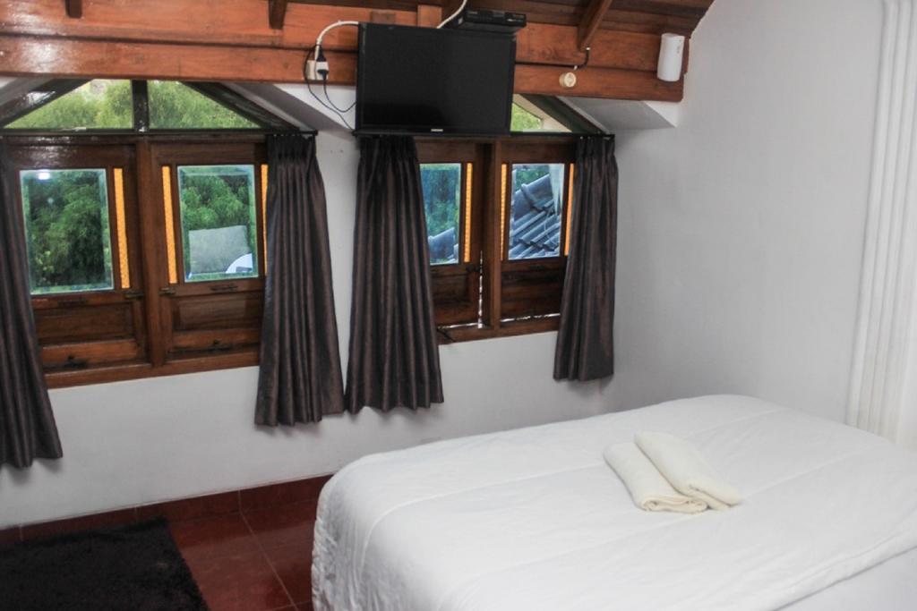 Pele Guesthouse Bandung Exterior photo